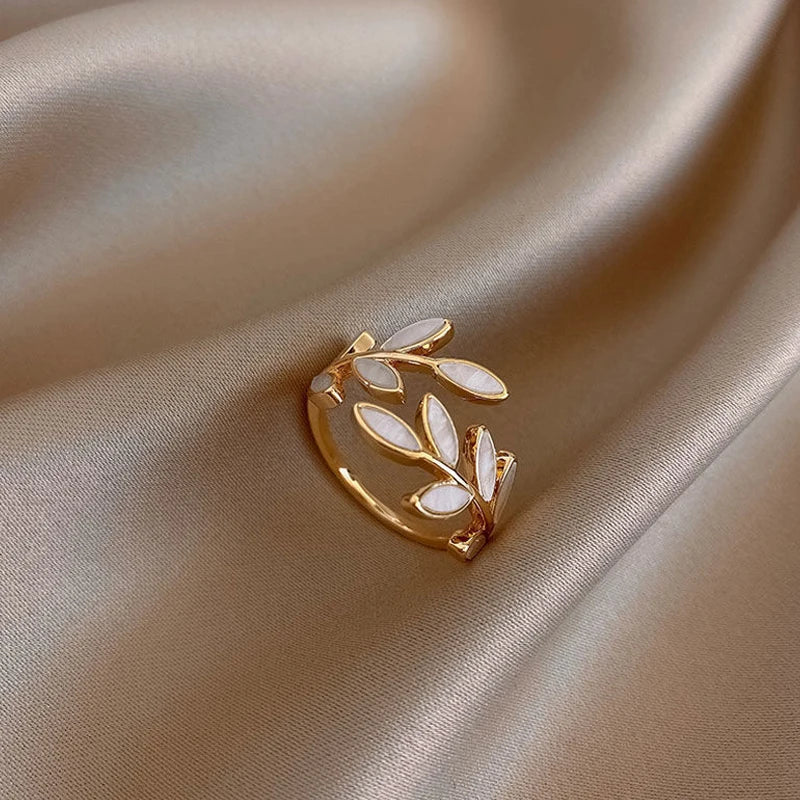 ROYALE LAUREL RING