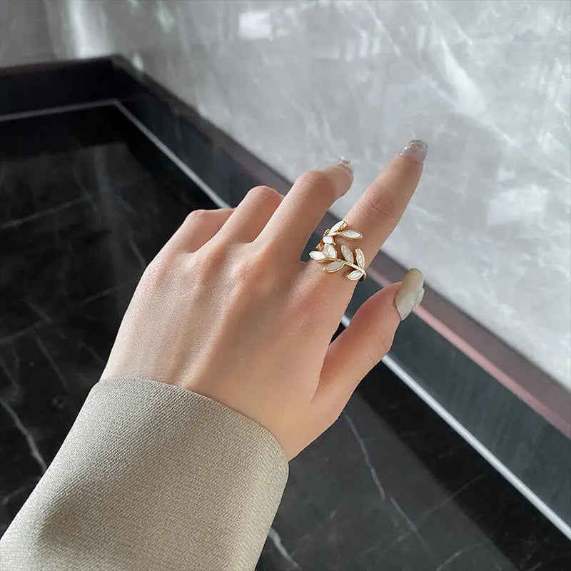 ROYALE LAUREL RING