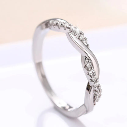 AMELIA TWISTED BAND RING