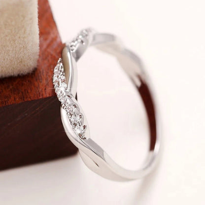 AMELIA TWISTED BAND RING
