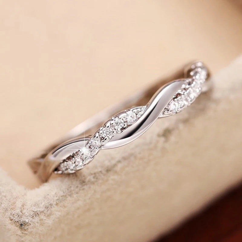 AMELIA TWISTED BAND RING