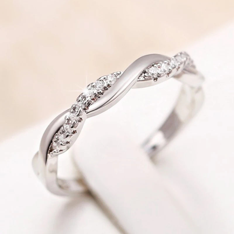 AMELIA TWISTED BAND RING