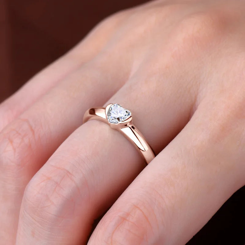 PROMETTRE MOISSANITE HEART RING